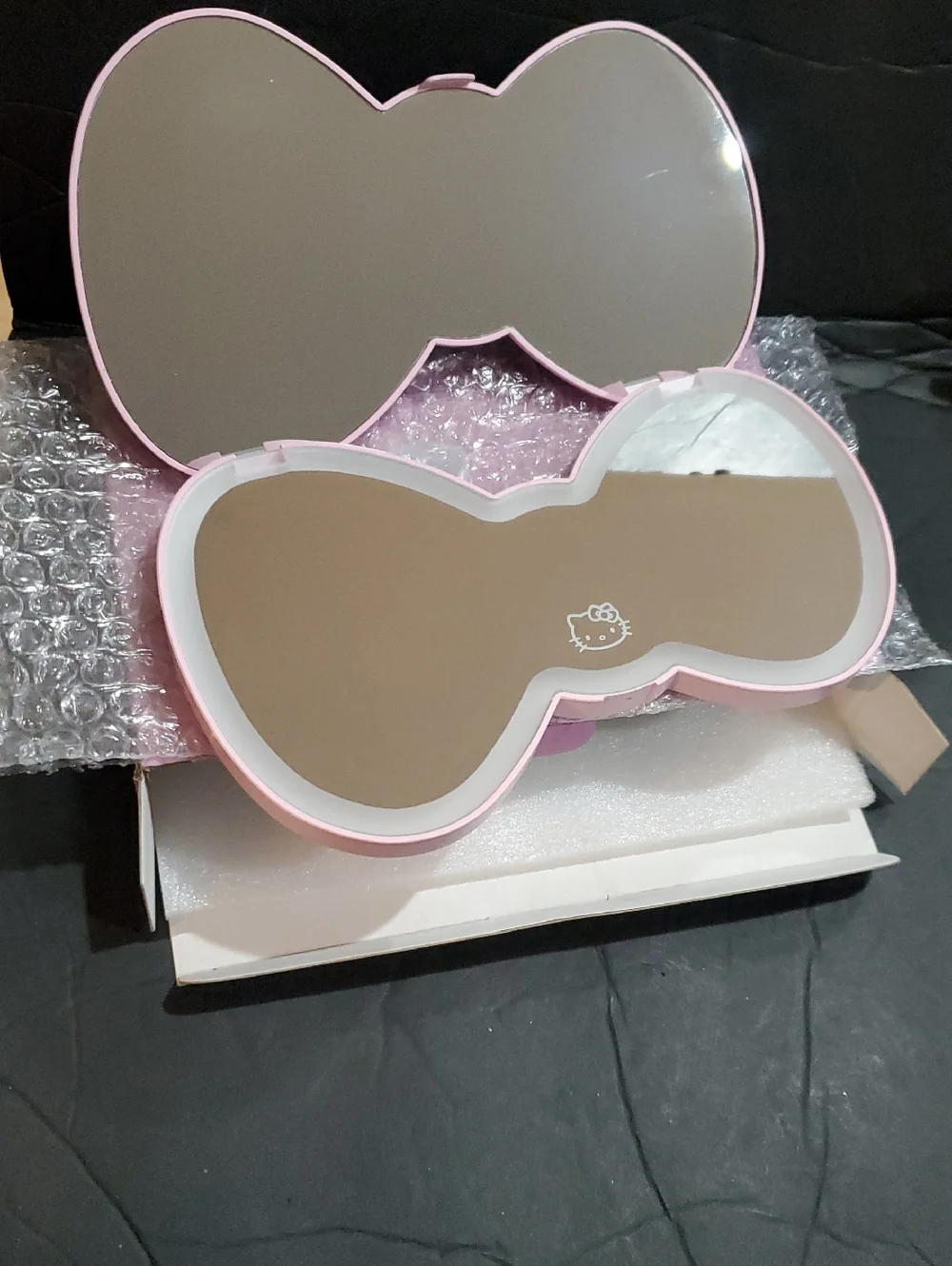 Hello Kitty®‎ Bow shaped LED pink Compact Mirror new